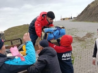 Siirt’te fırtına ve sağanak çadırları yıktı