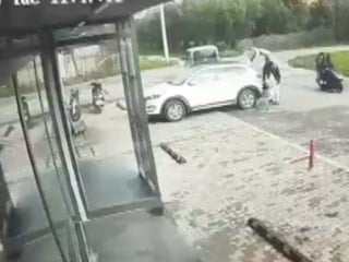 Bursa'da hırsızlık yapan şahısları, güvenlik kamerası ele verdi