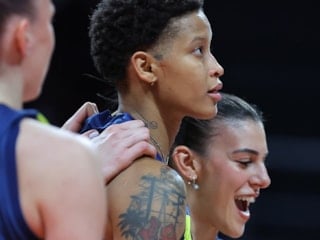 Fenerbahçe, İlbank'a set vermedi