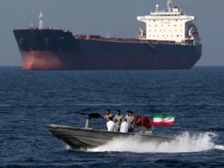 İran'da kaçak akaryakıt operasyonu: 48 tekneye el konuldu