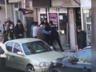 Küçükçekmece’de satırlı saldırı: 4’ü polis 6 kişi yaralandı