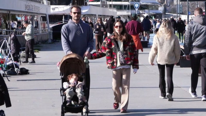 İstanbul'da hava biraz ısınınca Bebek Sahili'nde yoğunluk oluştu