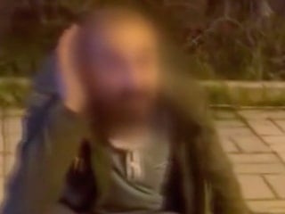 İstanbul'da genç kadın, gizlice fotoğrafını çeken şahsa tekmeyle saldırdı