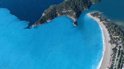 Muğla'da Ölüdeniz'in rengi turkuaza döndü