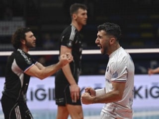 Halkbank, İstanbul Büyükşehir Belediyespor'a set vermedi