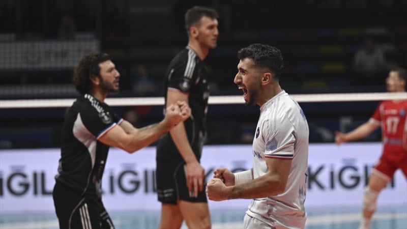 Halkbank, İstanbul Büyükşehir Belediyespor'a set vermedi