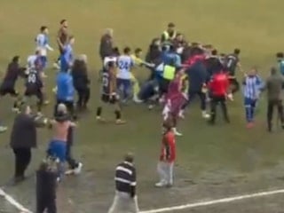 Amasya'da amatör lig maçında saha karıştı: Tekme ve yumruklar havada uçtu