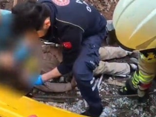 Diyarbakır'da başına demir saplanan işçi ağır yaralandı