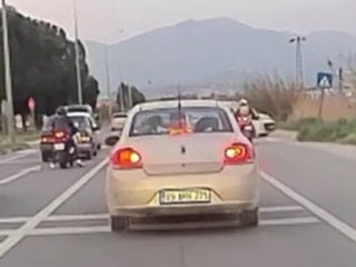 Aydın'da motosiklet ile hafif ticari aracın çarpışma anı kamerada