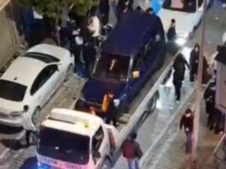 İstanbul'da çakarlı çekiciyle trafiği felç eden magandalar kameraya yansıdı