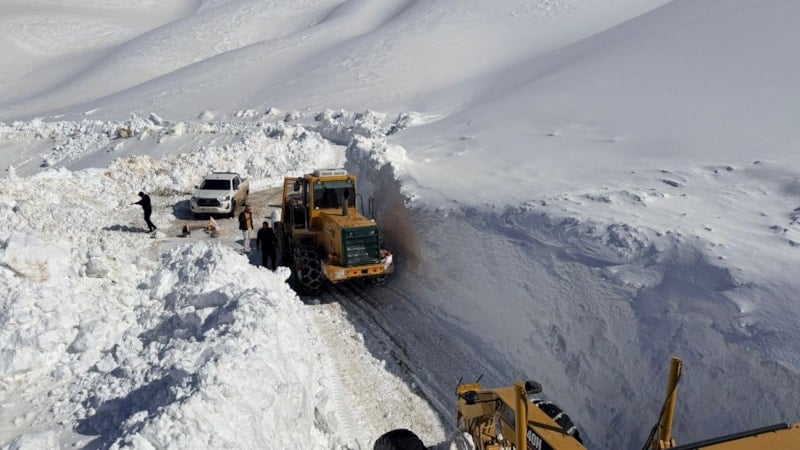 Van'da kar yağışıyla mücadele sürüyor