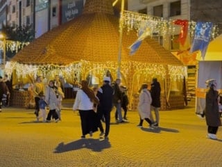 Esenler Belediyesi Ramazan için cadde ve sokakları süsledi
