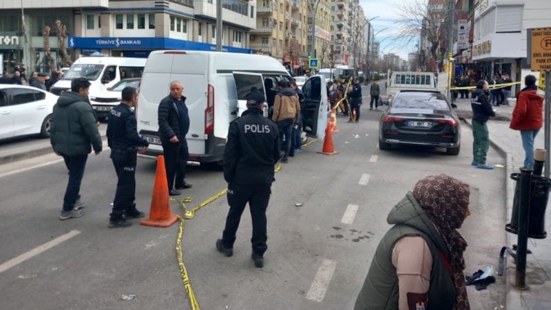Diyarbakır'da müteahhit ile emlakçı arasında silahlı tadilat kavgası