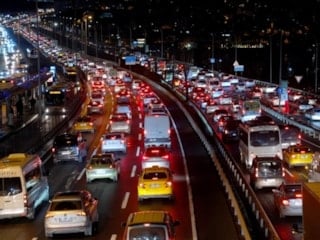 İstanbul'da haftanın ilk gününde trafik yoğunluğu yüzde 89'a kadar çıktı