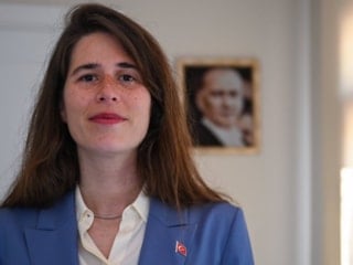 Ünlülere uyuşturucu soruşturması: CHP'li Belediye Başkanı Lal Denizli ifadeye çağrıldı