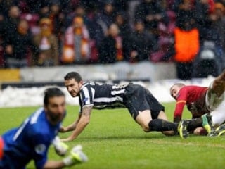 Wesley Sneijder'in Juventus'a attığı gol bir kez daha hatırlandı