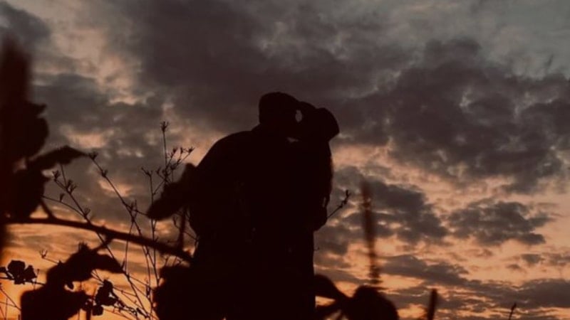 Aslıhan Malbora'dan aşk paylaşımı! Çağatay Ulusoy ile dudak dudağa pozunu yayınladı