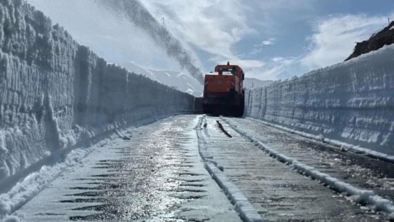 Şırnak’ta 70 gündür kapalı olan Tanin Geçidi yolu için çalışma başlatıldı