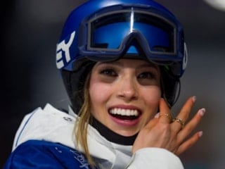 2026 Kış Olimpiyatları onu konuşuyor: Kayak yıldızı Eileen Gu'dan iddialı pozlar