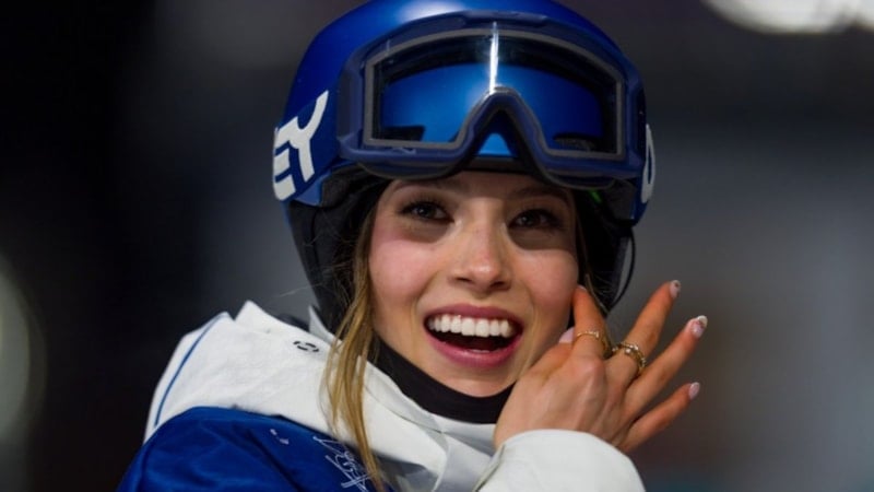 2026 Kış Olimpiyatları onu konuşuyor: Kayak yıldızı Eileen Gu'dan iddialı pozlar