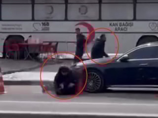 Diyarbakır'da 3 kişinin yaralandığı silahlı kavga kameraya yansıdı