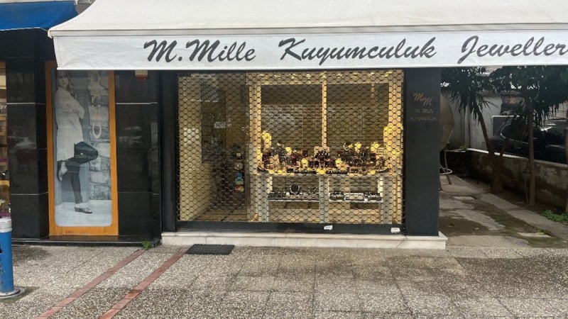 İzmir’de kuyumcuya silahlı soygun girişimi: Şüpheli yakalandı