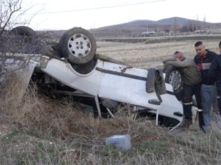 Kırıkkale’de takla atan otomobil hurdaya döndü: Yaralı yeğenleri için ağladı