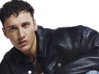 Şarkıcı Edis hakkında yakalama kararı