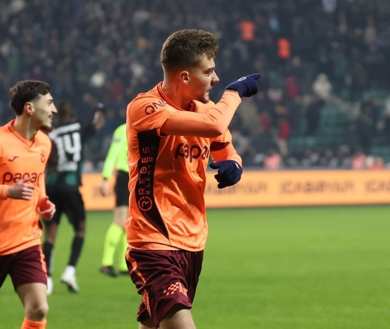 Ernest Muçi'den kariyer rekoru