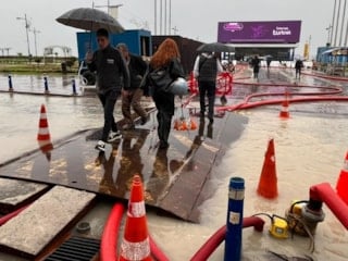İzmir'de yollar göle döndü esnaf isyan etti: Venedik, İzmir'in yanında çaresiz kalır