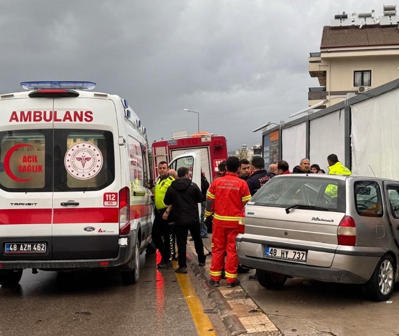 Muğla'da otomobilin duvara çarptığı kazada 1 kişi hayatını kaybetti