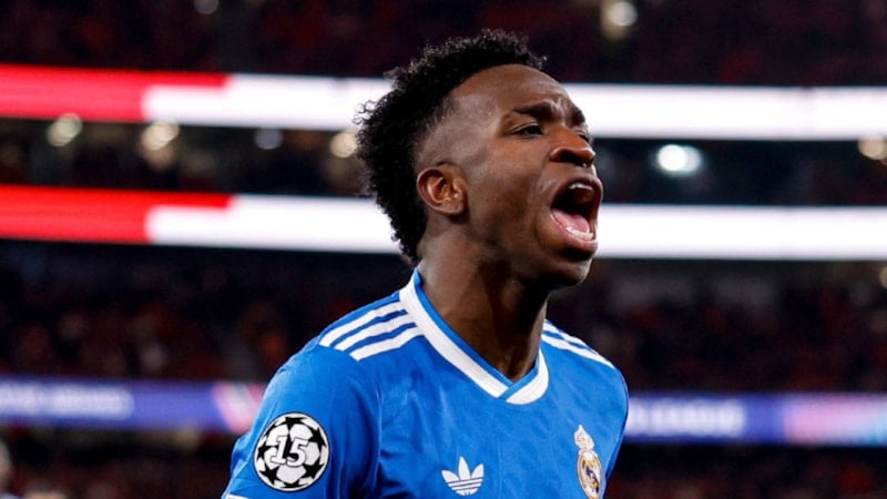 Benfica - Real Madrid maçı ırkçılık iddiasıyla 10 dakika durdu!