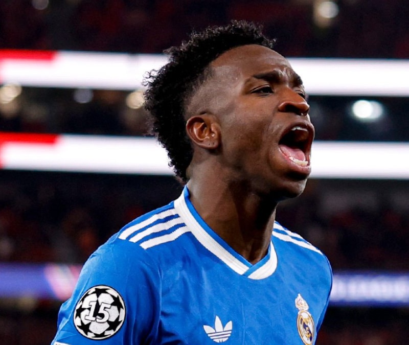 Benfica - Real Madrid maçı ırkçılık iddiasıyla 10 dakika durdu!