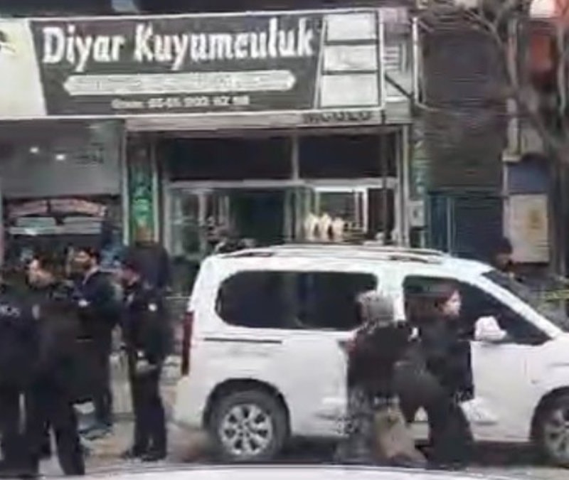 Gaziantep'te silahlı ve maskeli kuyumcu soygunu: 1 kilo altın çalan 2 şüpheli yakalandı