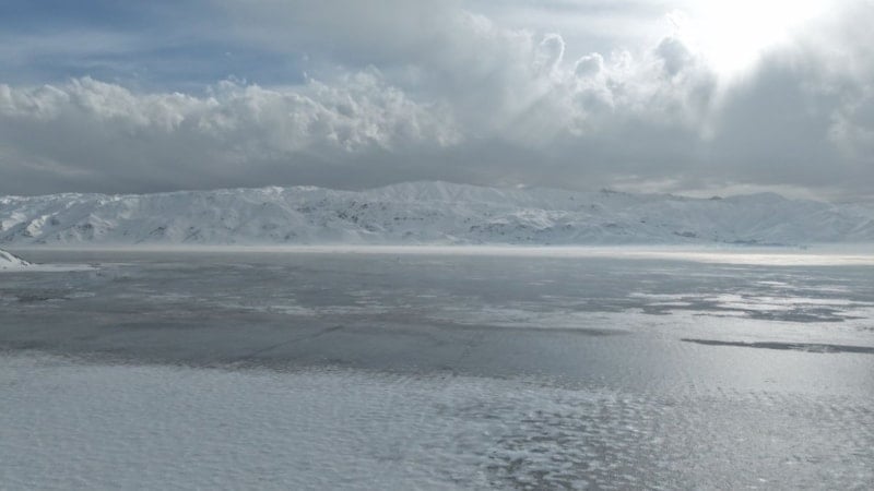 Hakkari'de Nehil Sazlığı'nın buzu çözülmeye başladı