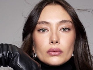 Neslihan Atagül'ün ayna pozu! Takipçileri beğendi