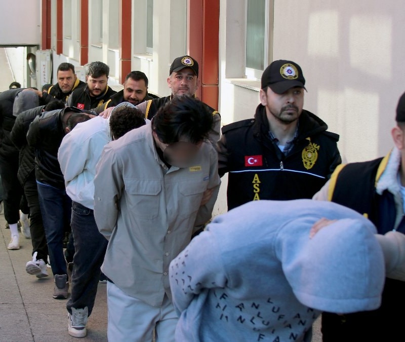 Adana merkezli usulsüz reçeteyle aldıkları ilaçları satan çeteye operasyon