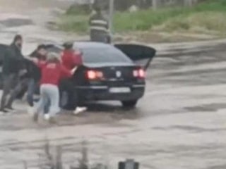 Adana'da trafik kavgasında kadından sopalı müdahale