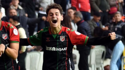 Adem Yeşilyurt, Fenerbahçe'ye imzayı attı