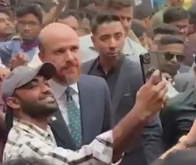 Bangladeş’te Bilal Erdoğan'a yoğun ilgi