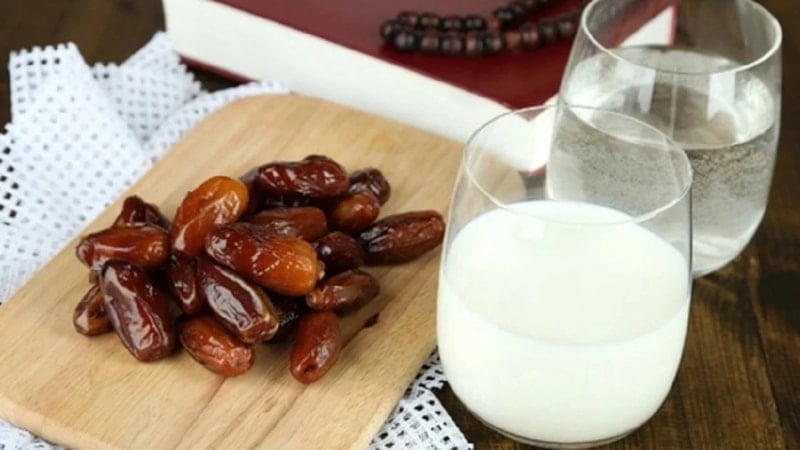 Sahurda hurma ve süt tüketmek bakın ne işe yarıyor: Sıcak suda bekletip sütün içine atın