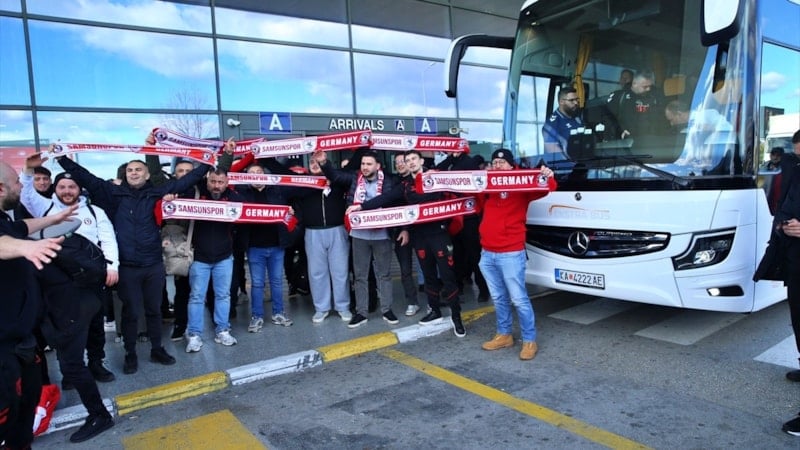 Samsunspor'u Üsküp'te taraftarlar karşıladı