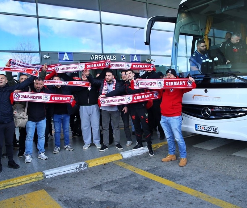Samsunspor'u Üsküp'te taraftarlar karşıladı