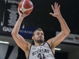 Beşiktaş'ta Ante Zizic, ameliyat edildi