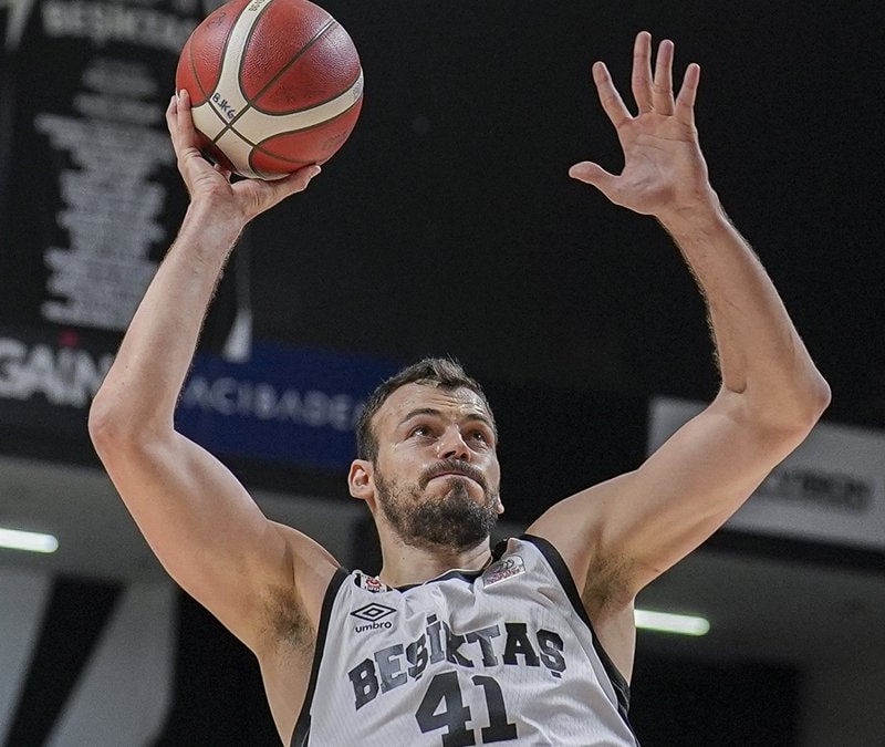 Beşiktaş'ta Ante Zizic, ameliyat edildi