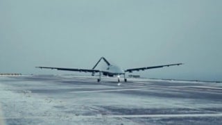 Bayraktar TB3 SİHA, Almanya'da zorlu hava şartlarına rağmen güç gösterisi yaptı