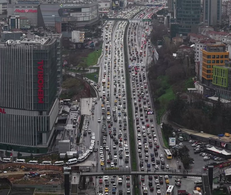 İstanbul'da trafik durma noktasına geldi