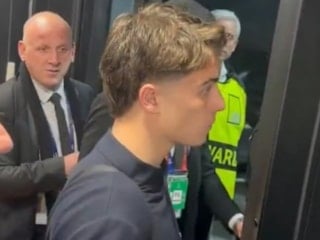 Kenan Yıldız'ın telefon duvar kağıdı gündem oldu