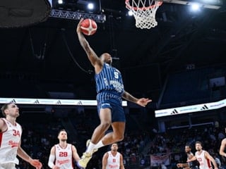 Bahçeşehir Koleji'ni deviren Anadolu Efes kupada Dörtlü Final'e yükseldi