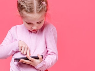 Ayakta ekran süresi tartışması: Ebeveynler deniyor, uzmanlar ne diyor